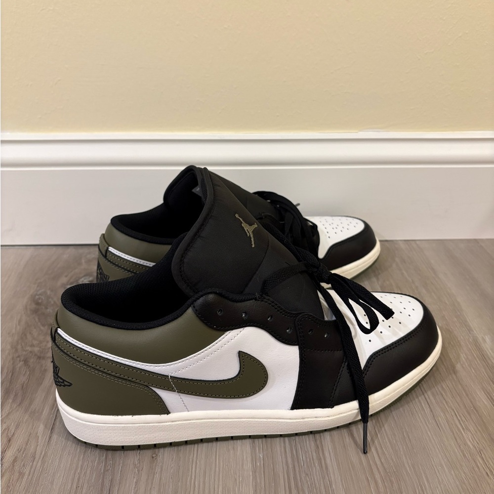 Nike Air Jordan 1 Low Black Toe Medium Olive - Picture 2 of 6